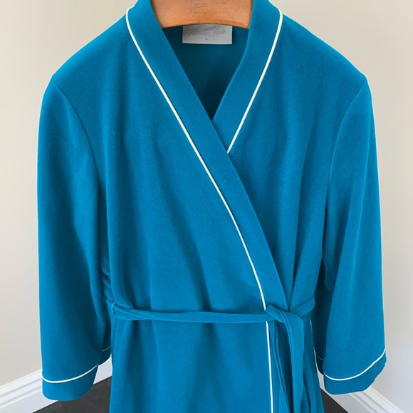 Vanity Fair Robe - Picture 4 of 7